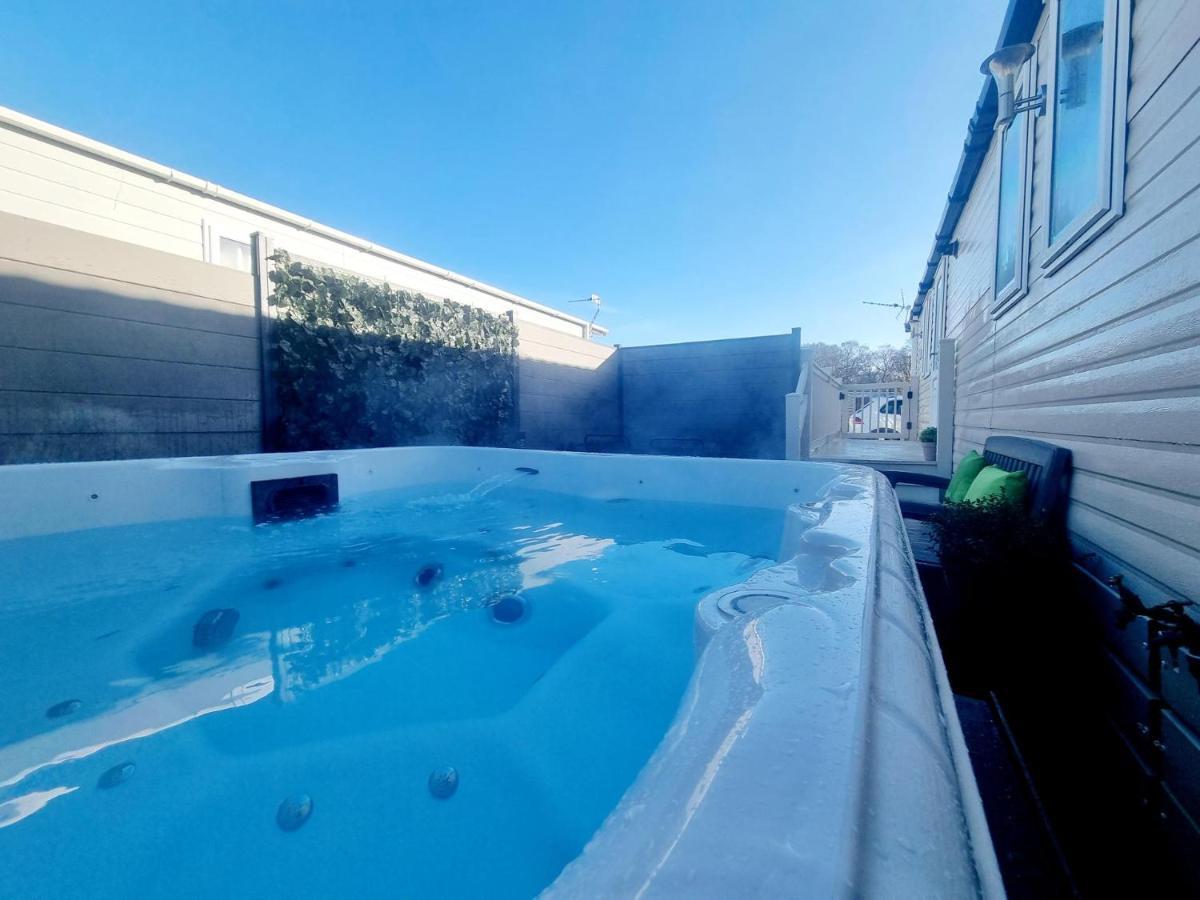 Apple Tree Lodge Hot Tub 3 Bedroom 2 Bars モーペス エクステリア 写真