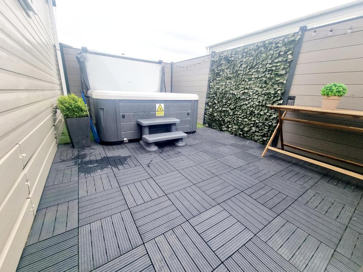 Apple Tree Lodge Hot Tub 3 Bedroom 2 Bars モーペス エクステリア 写真