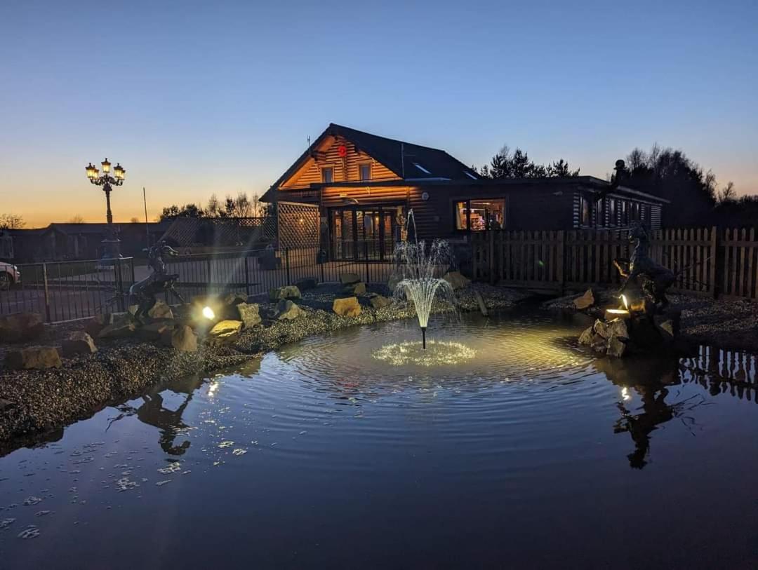 Apple Tree Lodge Hot Tub 3 Bedroom 2 Bars モーペス エクステリア 写真
